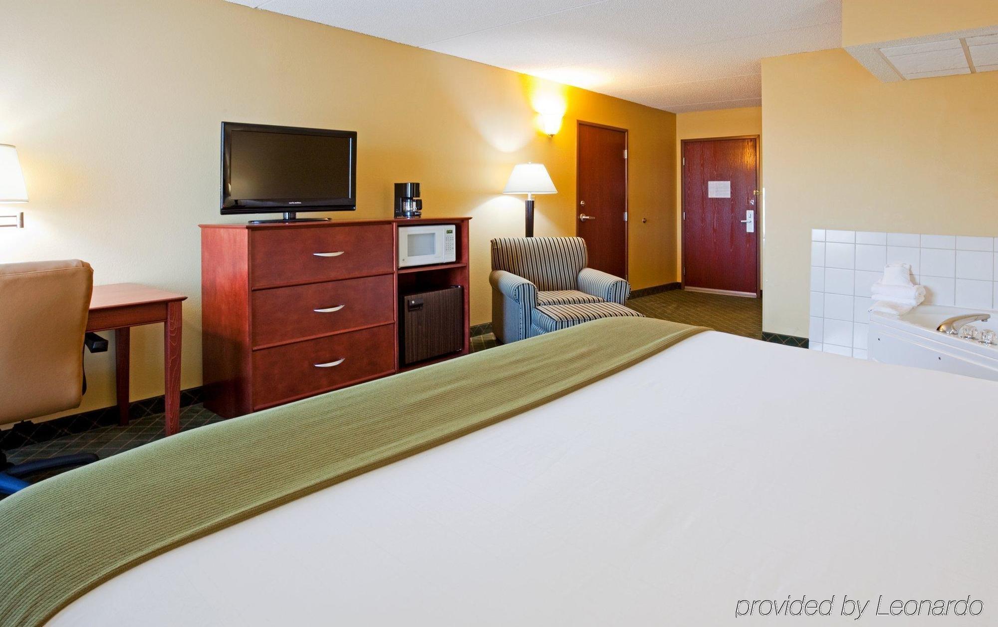 Holiday Inn Express Hotel & Suites Coon Rapids - Blaine Area By Ihg Rum bild